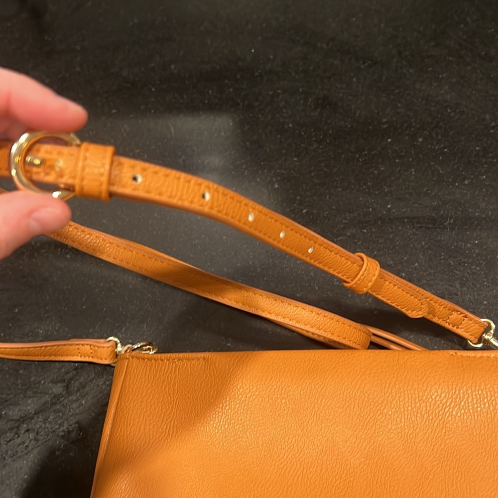 Universal Thread Crossbody Purse - Picture 3 of 5